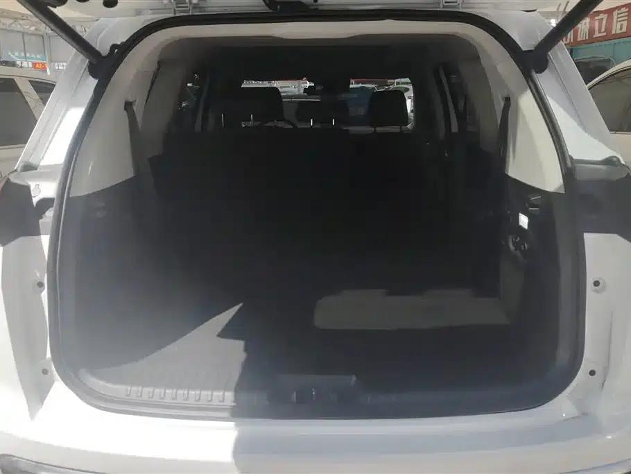 Starlight 2024 Explorer Edition 400T 4WD Starlight 7-Seater — миниатюра 4