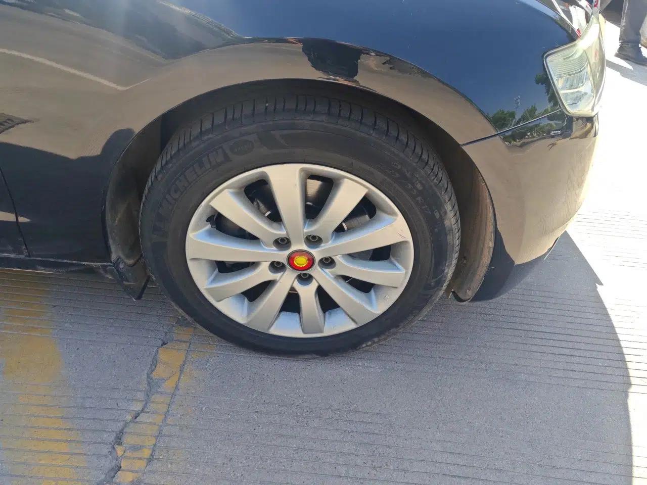 Hongqi H7 2013 3.0L Prestige Model — миниатюра 8