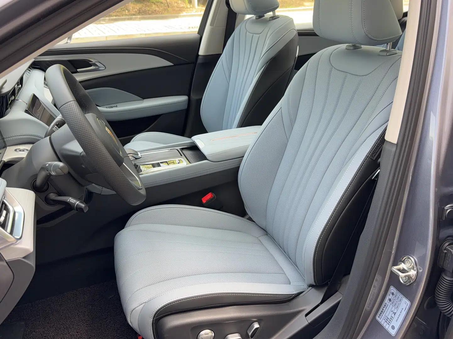 Hongqi H5 PHEV 2025 170 Super Hybrid Version — миниатюра 18