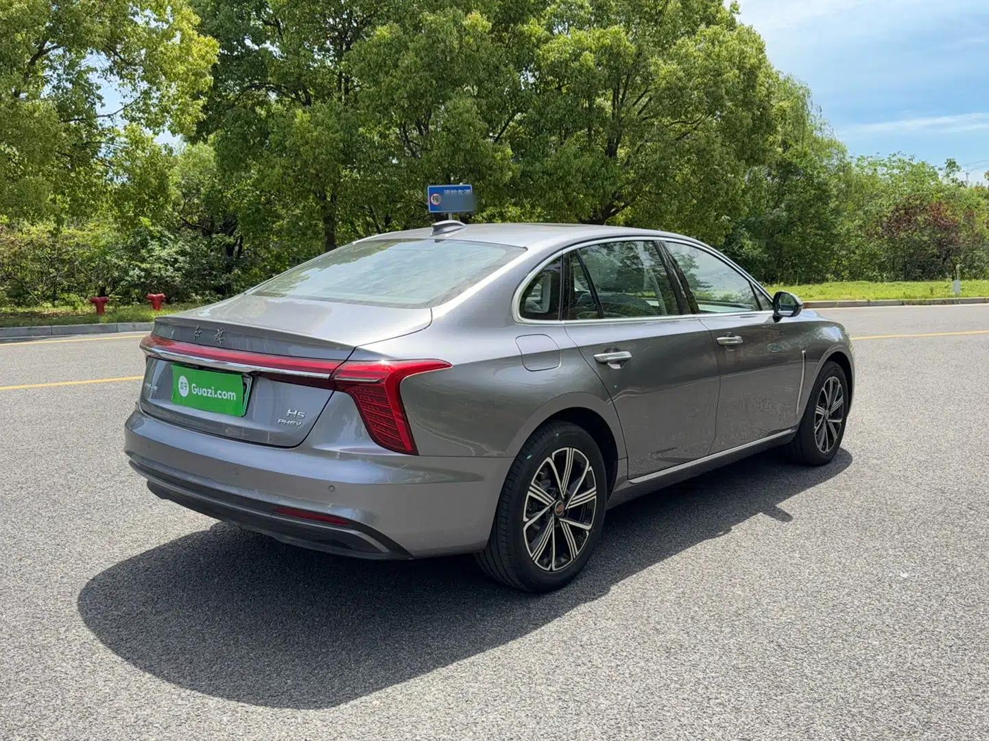 Hongqi H5 PHEV 2025 170 Super Hybrid Version — миниатюра 4