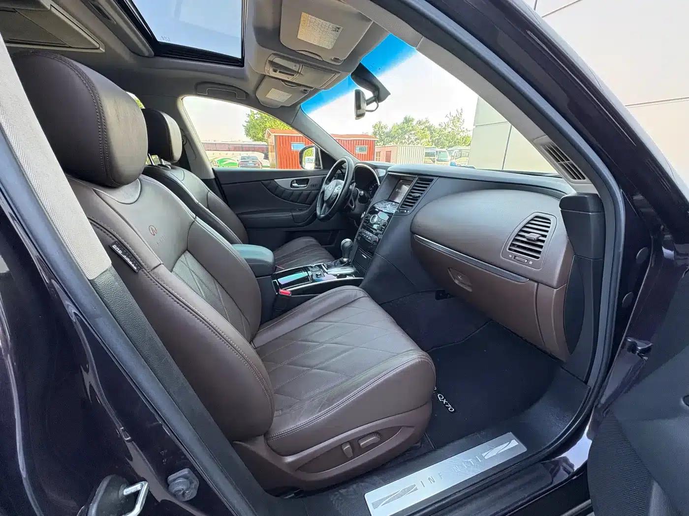 Infiniti QX70 2013 3.7L Super Edition — миниатюра 12