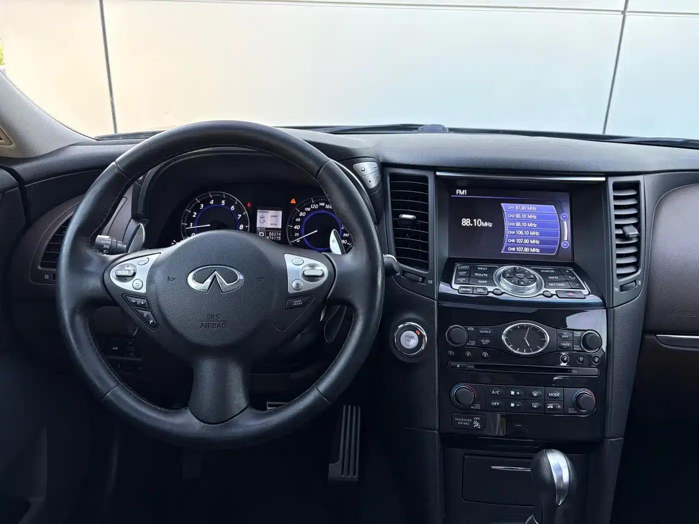Infiniti QX70 2013 3.7L Super Edition — миниатюра 9