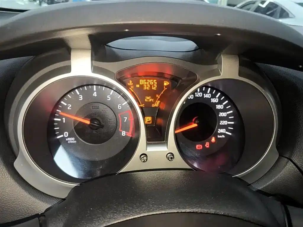 Infiniti ESQ 2014 1.6L Sporty Edition — миниатюра 11