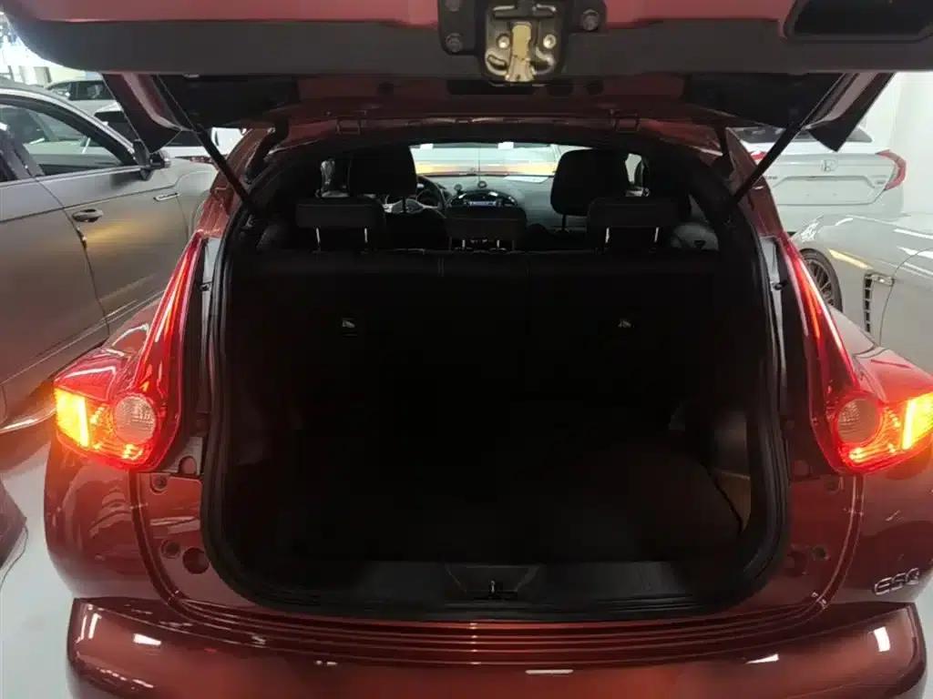 Infiniti ESQ 2014 1.6L Sporty Edition — миниатюра 18