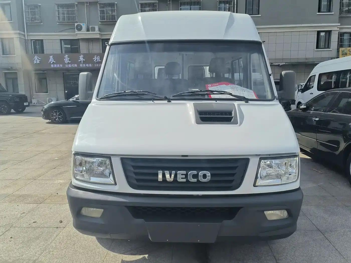 Iveco DeYi 2017 2.5T A35 Bus (5-7 Seats) 47Z5 — миниатюра 2