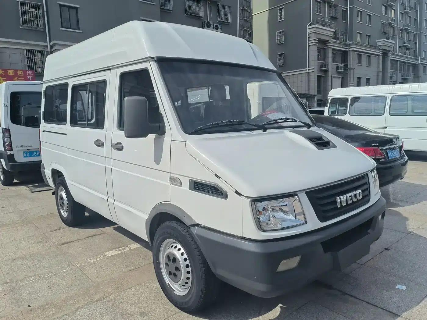 Iveco DeYi 2017 2.5T A35 Bus (5-7 Seats) 47Z5 — миниатюра 3