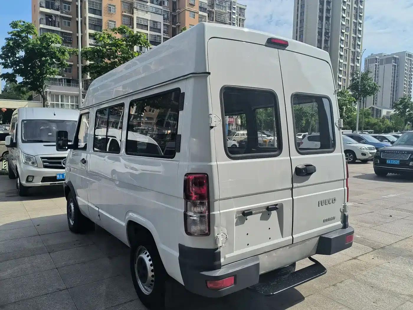 Iveco DeYi 2017 2.5T A35 Bus (5-7 Seats) 47Z5 — миниатюра 9