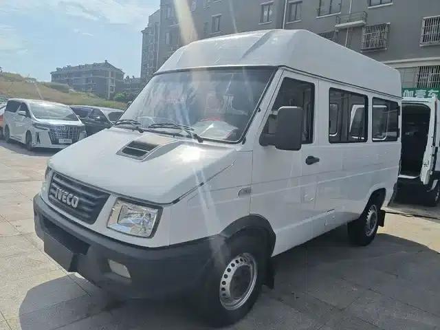 Iveco DeYi 2017 2.5T A35 Bus (5-7 Seats) 47Z5