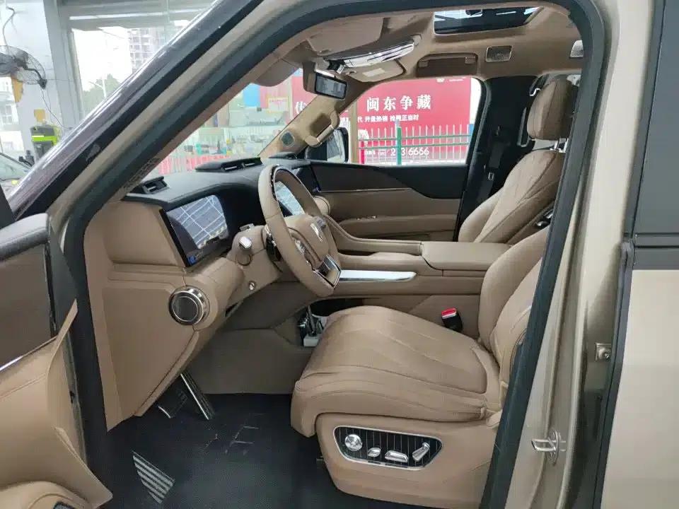 Looking up at the U8 L 2025 Dingshi Edition — миниатюра 7