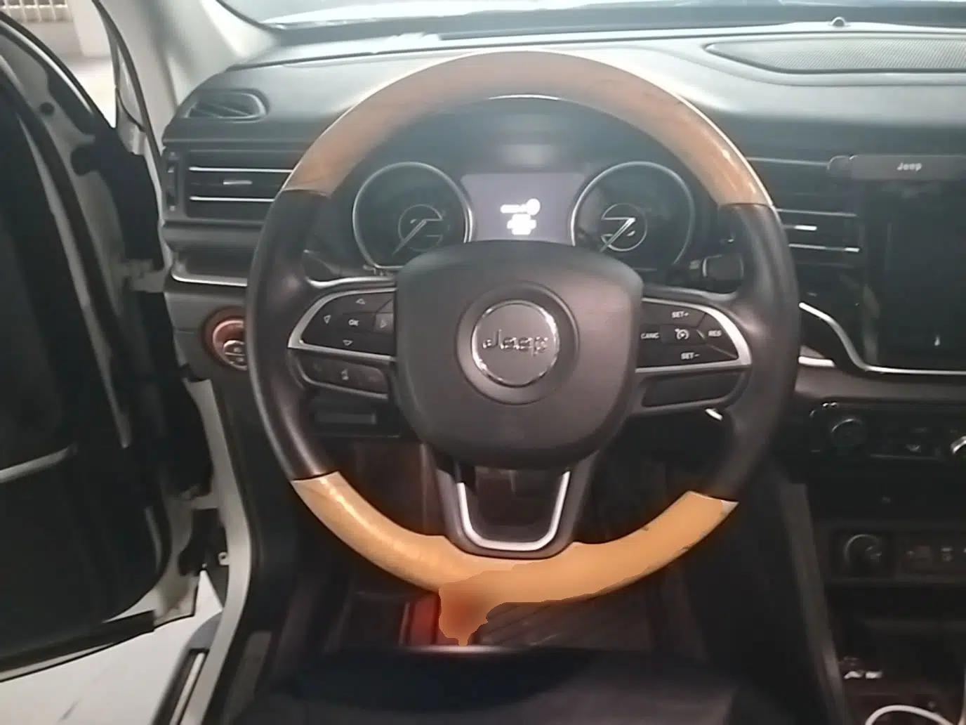 Jeep Grand Commander 2018 2.0T Two-Wheel Drive Enjoy Edition China V — миниатюра 14