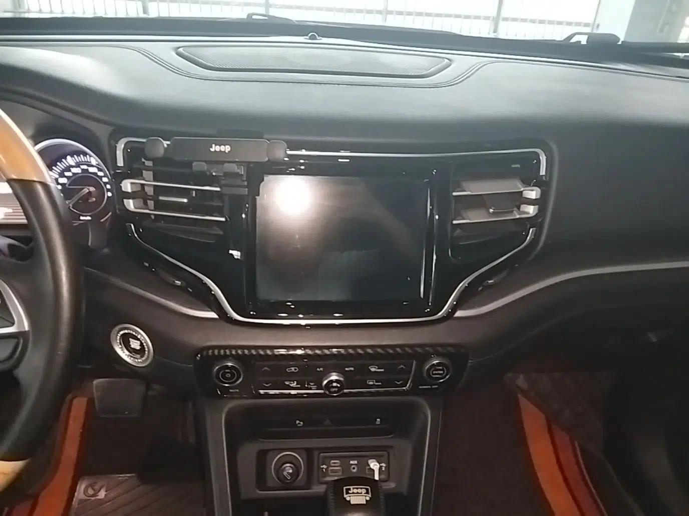 Jeep Grand Commander 2018 2.0T Two-Wheel Drive Enjoy Edition China V — миниатюра 16