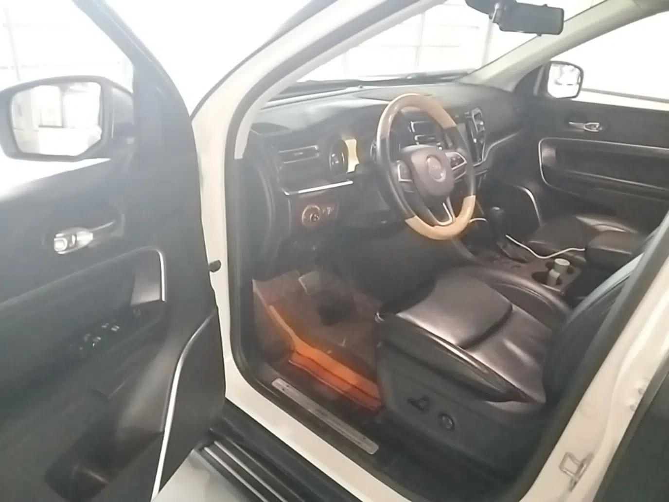 Jeep Grand Commander 2018 2.0T Two-Wheel Drive Enjoy Edition China V — миниатюра 19
