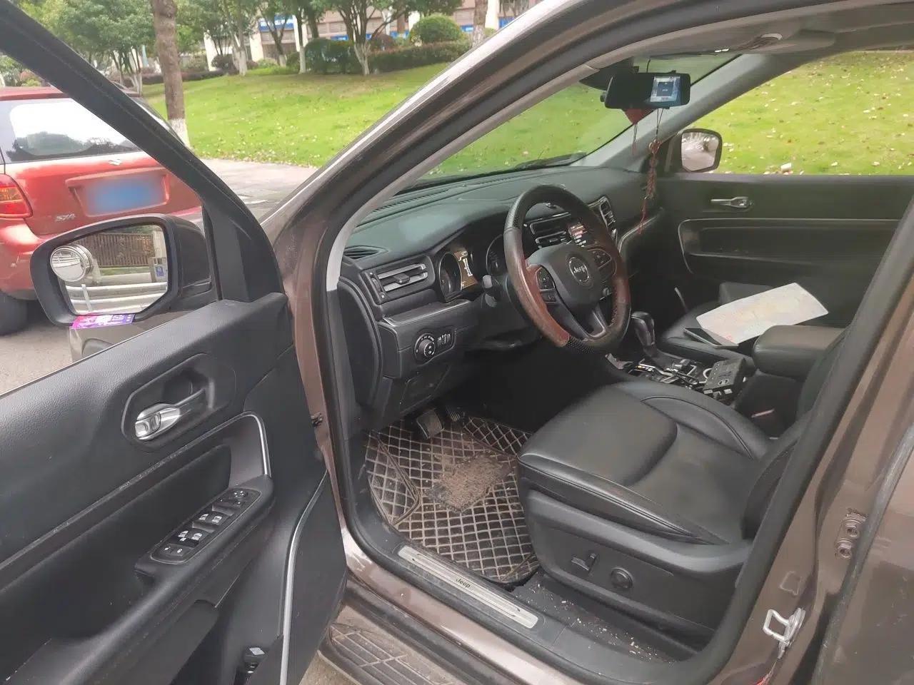 Jeep Grand Commander 2018 2.0T Four-Wheel Drive Enjoyment Edition China VI — миниатюра 17