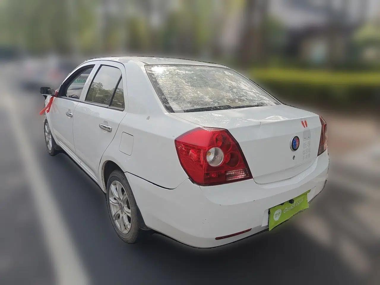 Geely Auto Diamond 2013 1.5L Manual Entry-Level Model — миниатюра 4