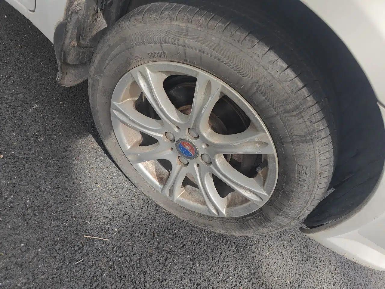 Geely Auto Diamond 2013 1.5L Manual Entry-Level Model — миниатюра 8