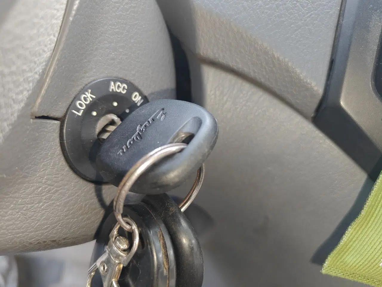 Geely Auto Diamond 2013 1.5L Manual Entry-Level Model — миниатюра 9