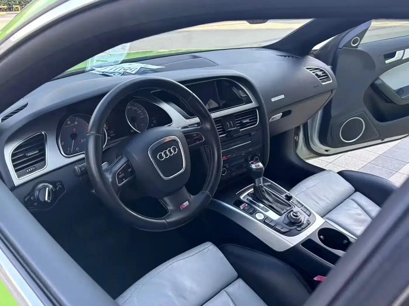 2010 Audi S5 3.0T Sportback — миниатюра 21