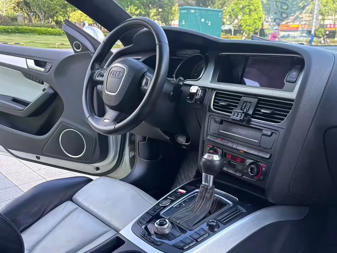 2010 Audi S5 3.0T Sportback — миниатюра 27