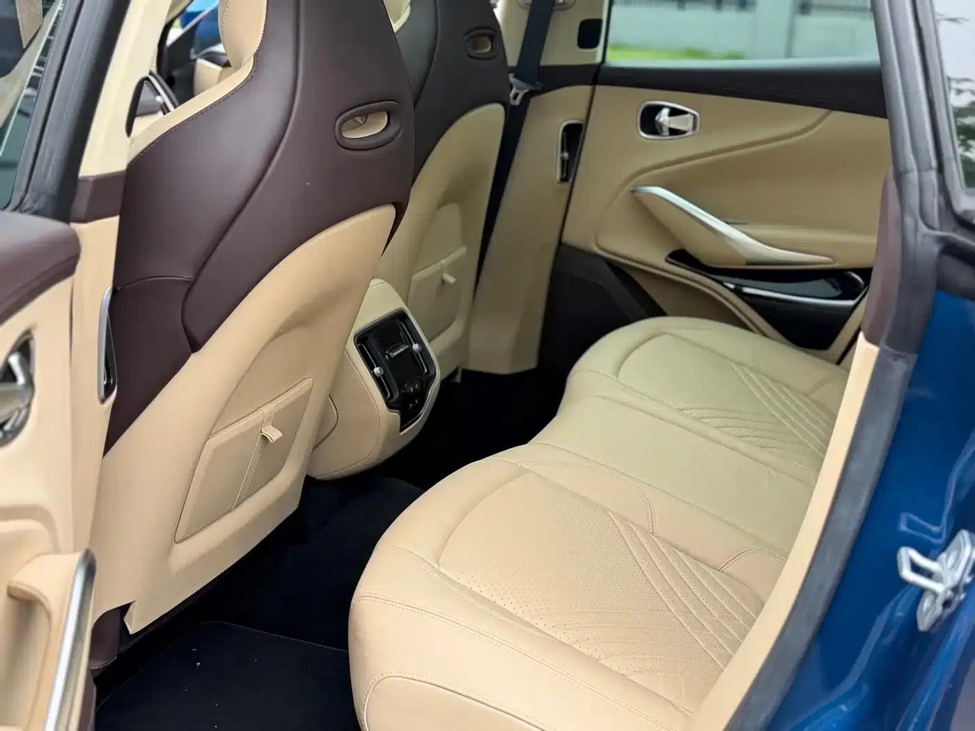 2024 Aston Martin DBX 4.0T V8 — миниатюра 11