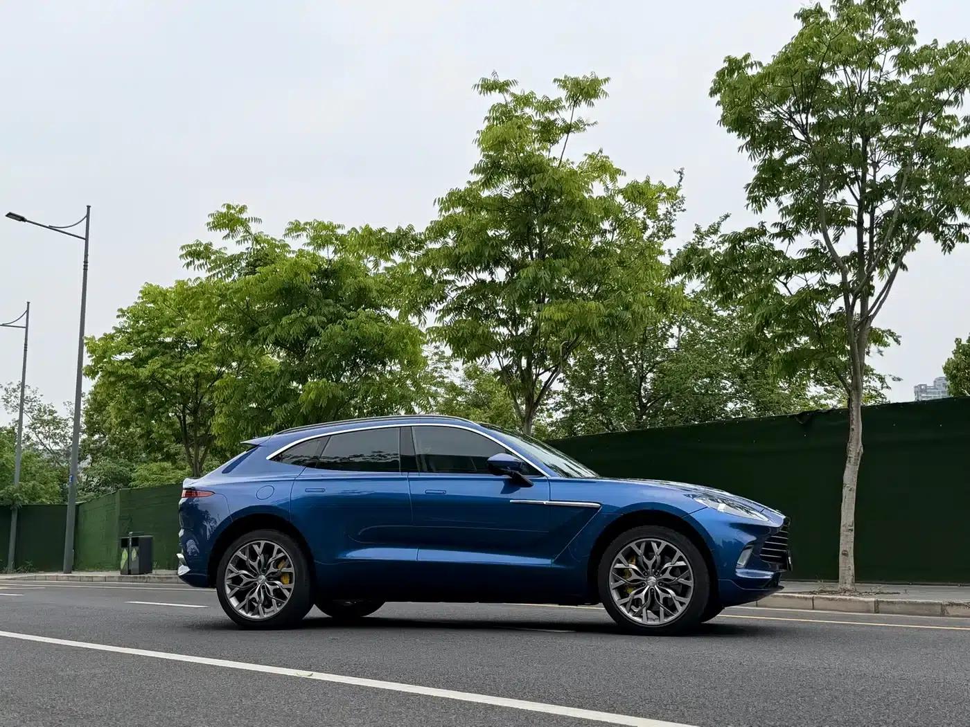 2024 Aston Martin DBX 4.0T V8 — миниатюра 4