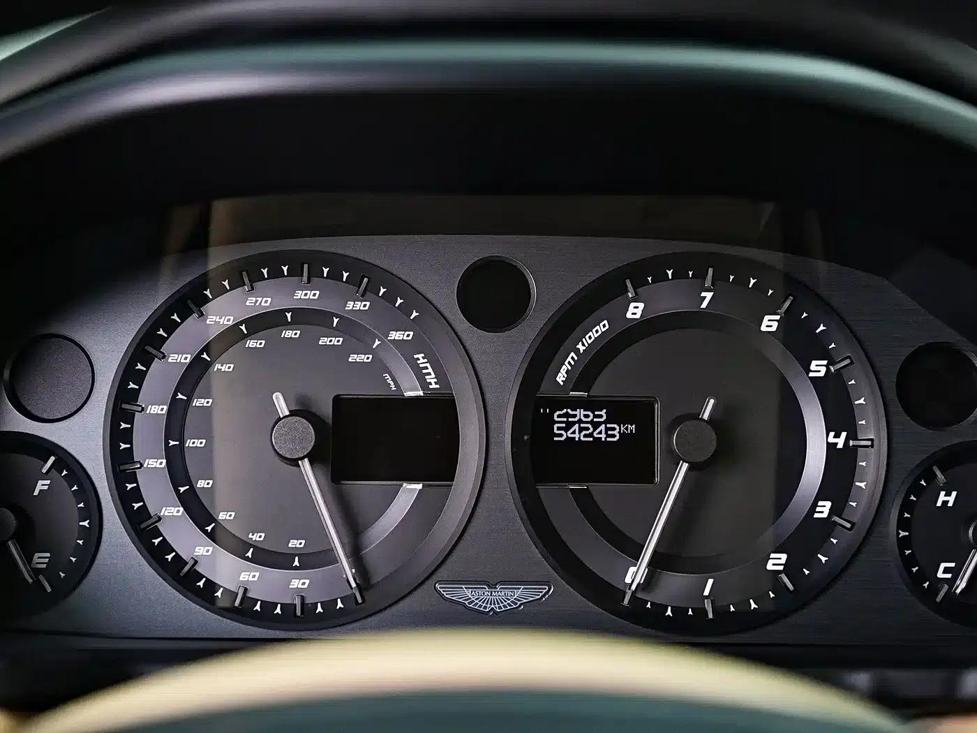 2013 Vanquish 6.0L Standard Model — миниатюра 22
