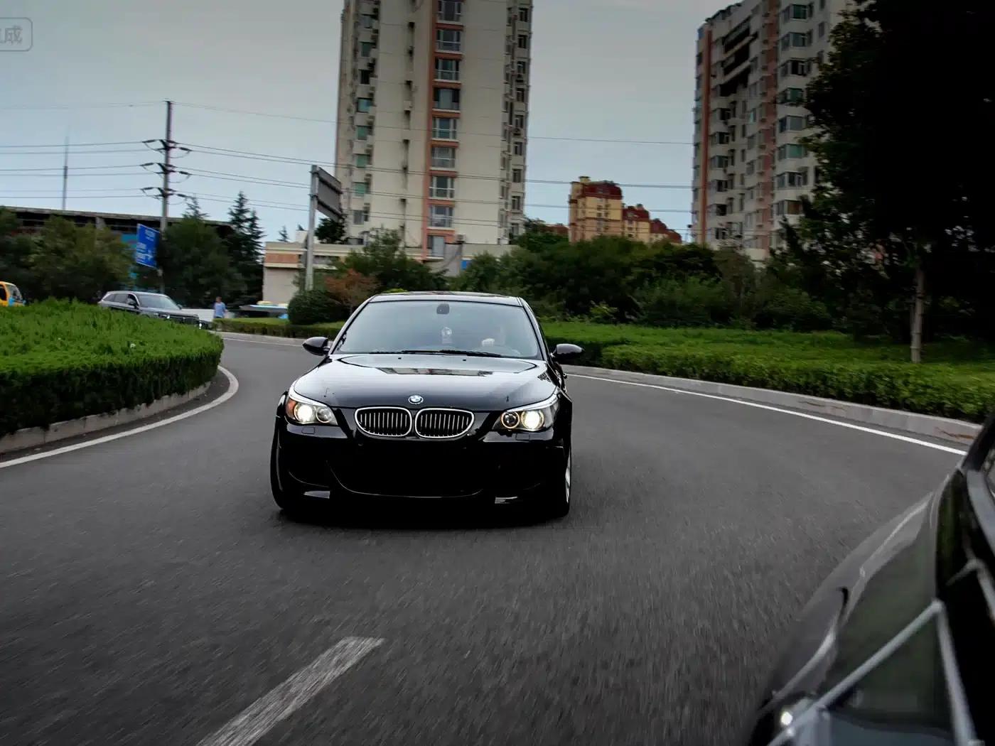 BMW M5 2005 — миниатюра 3