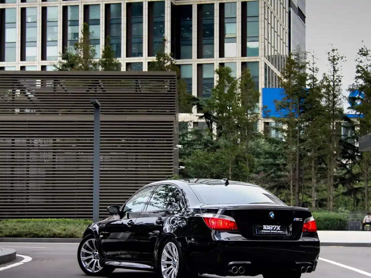 BMW M5 2005 — миниатюра 4