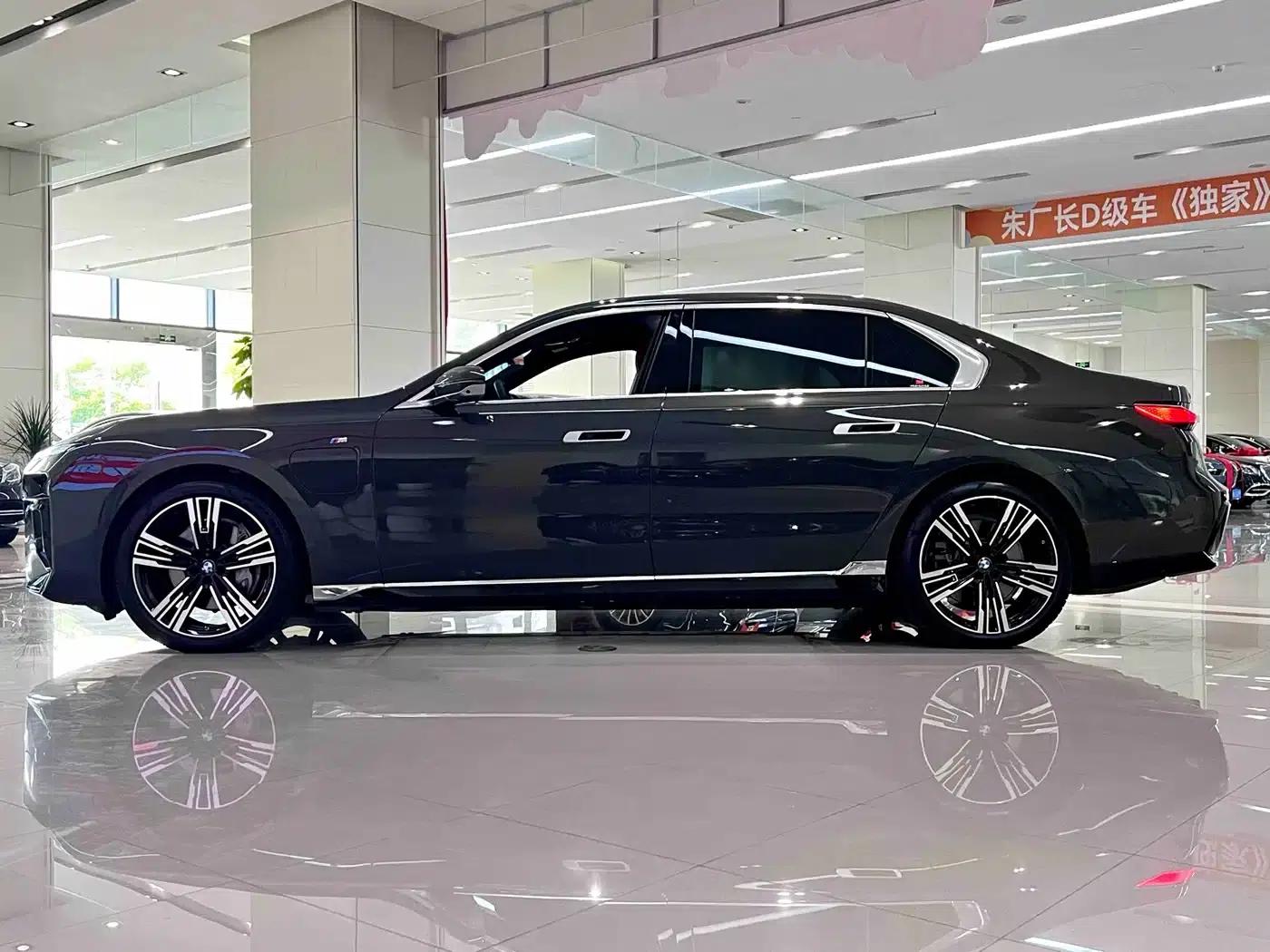 BMW i7 2023 eDrive50L M Sport Package — миниатюра 3