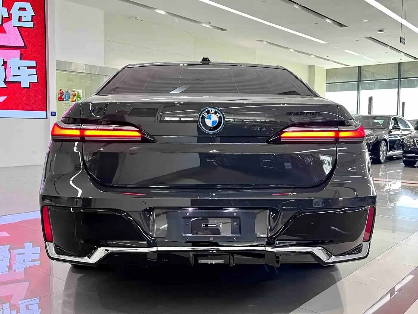 BMW i7 2023 eDrive50L M Sport Package — миниатюра 10