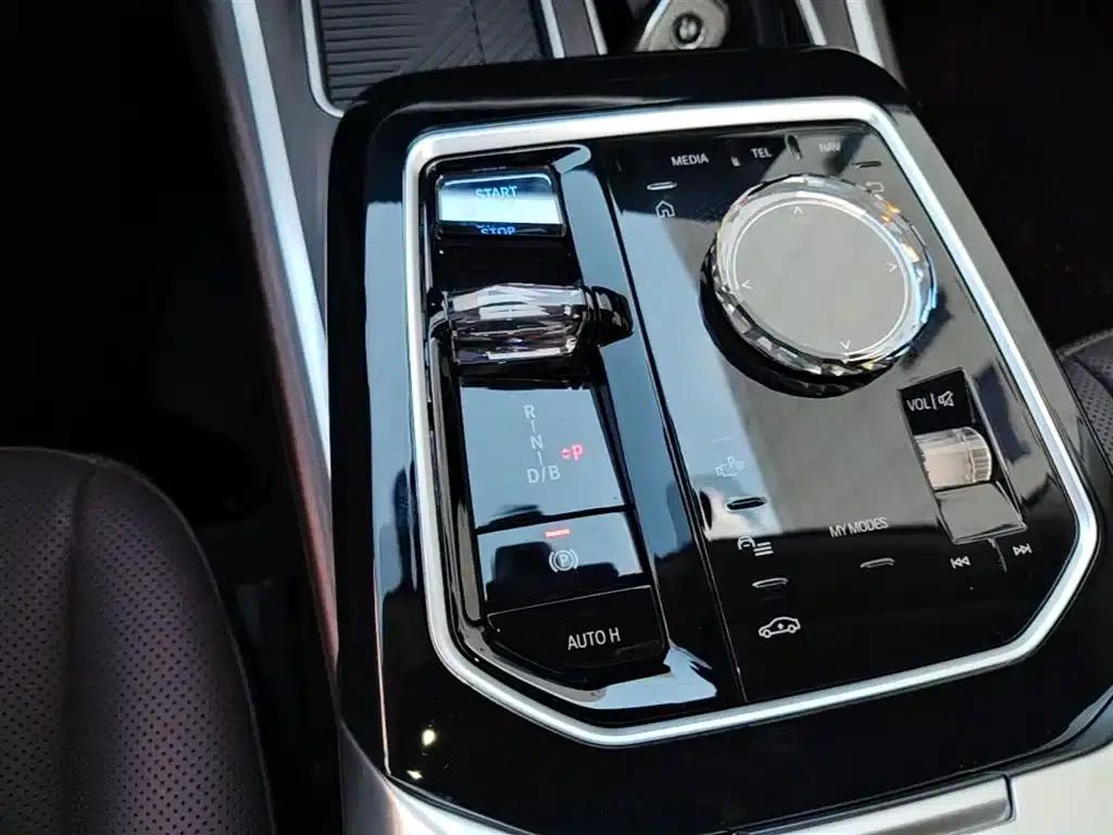 BMW i7 2023 eDrive50L Leading M Sport Package — миниатюра 20