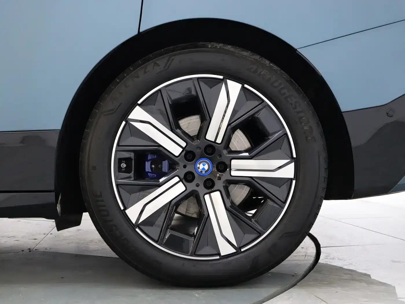 BMW iX 2022 xDrive40 — миниатюра 11