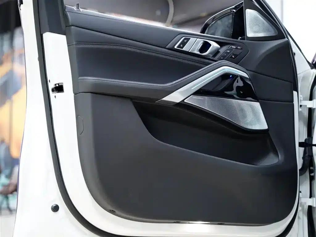 2022 BMW X6 M — миниатюра 28