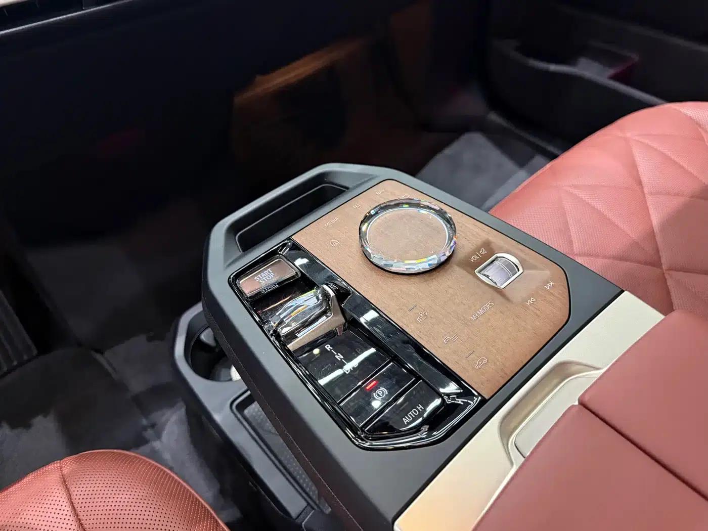 BMW iX M60 2023 M60 — миниатюра 15