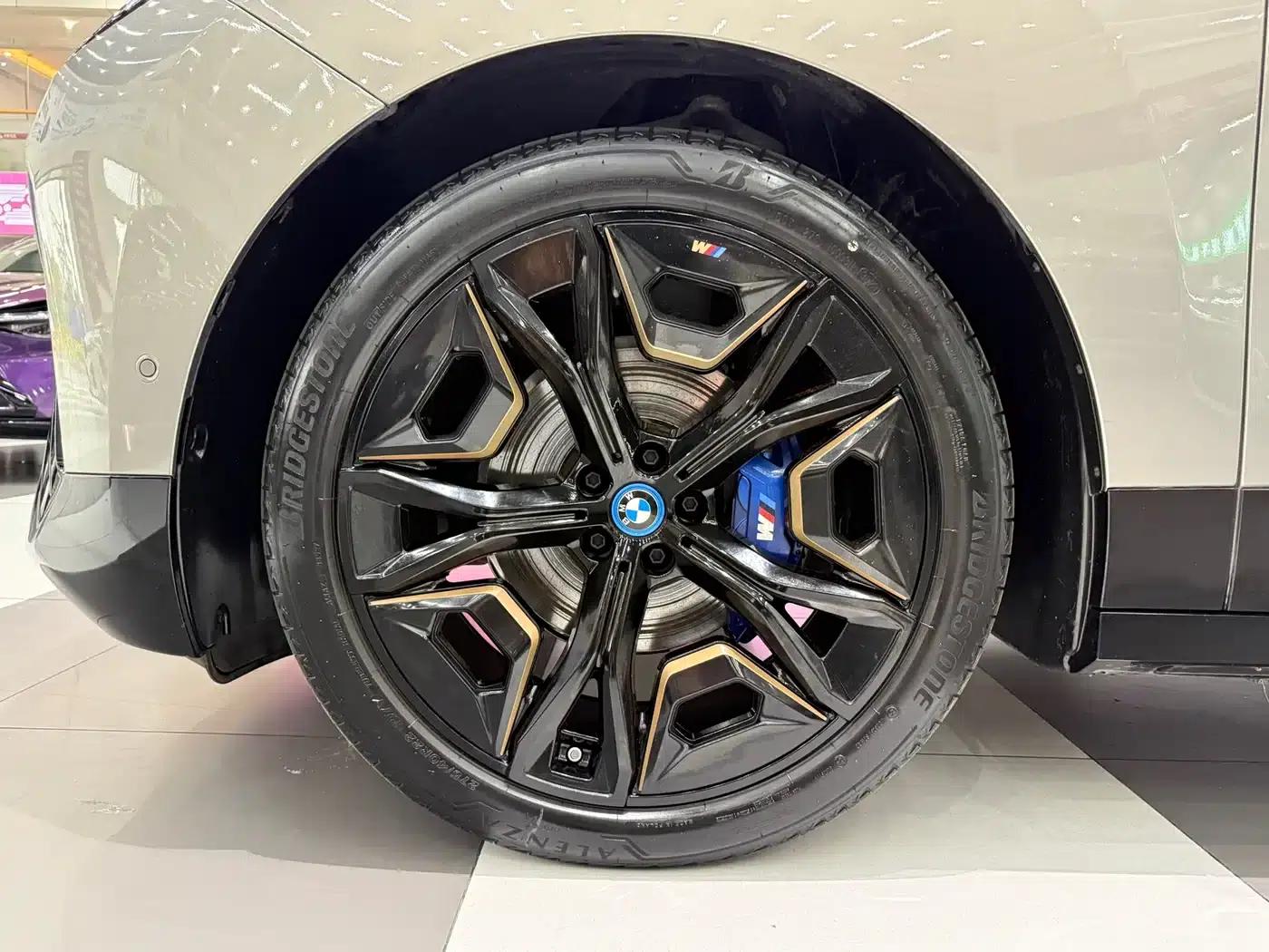 BMW iX M60 2023 M60 — миниатюра 8