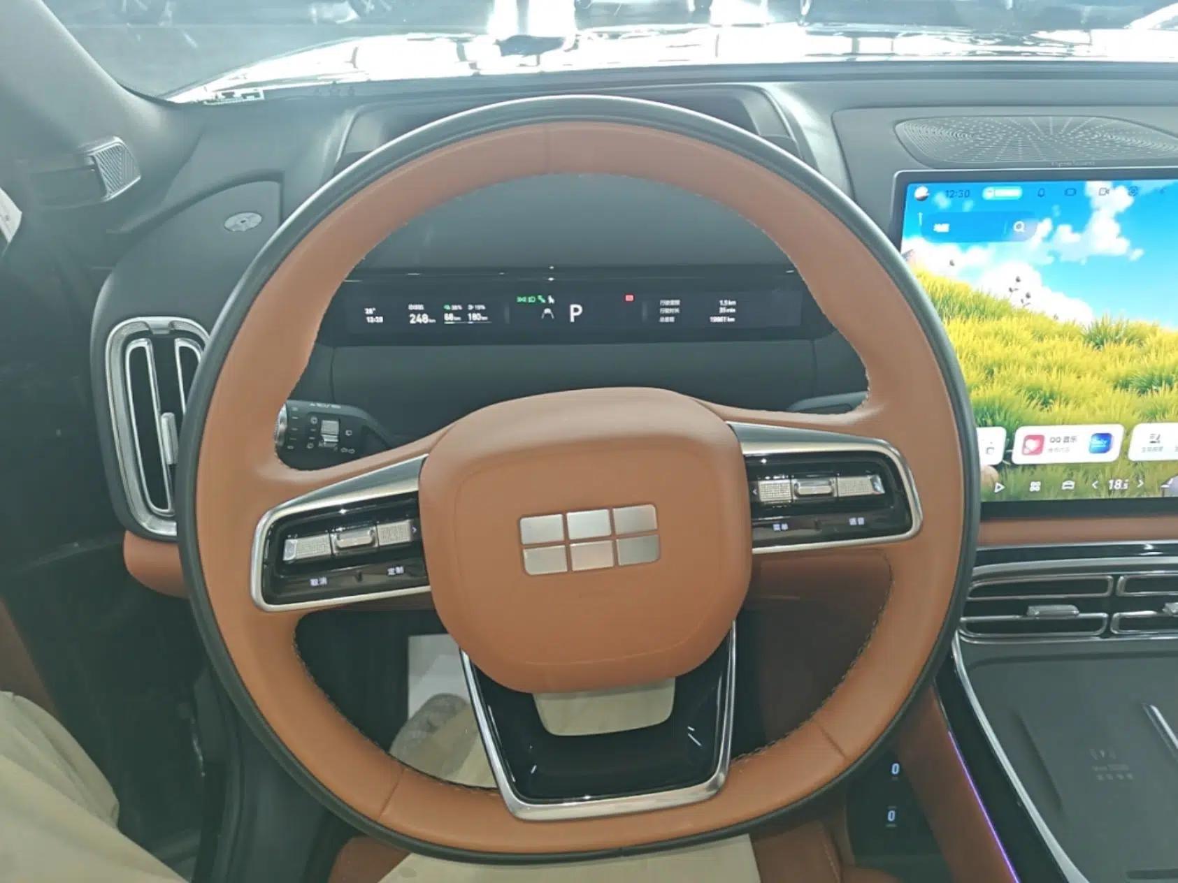 Geely Galaxy M9 2025 Model 210km Four-Wheel-Drive Leading Edition — миниатюра 13