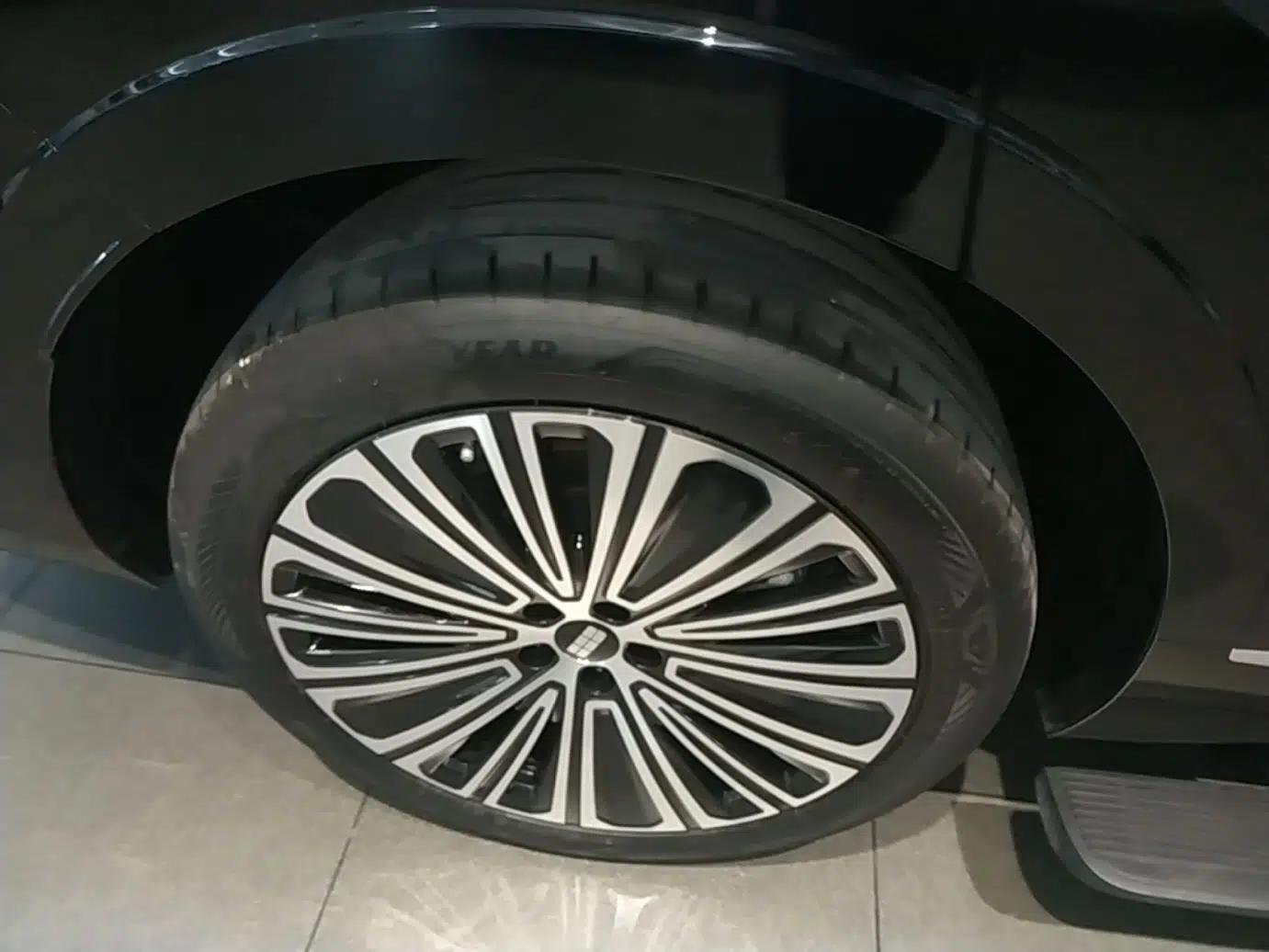 Geely Galaxy M9 2025 Model 210km Four-Wheel-Drive Leading Edition — миниатюра 10