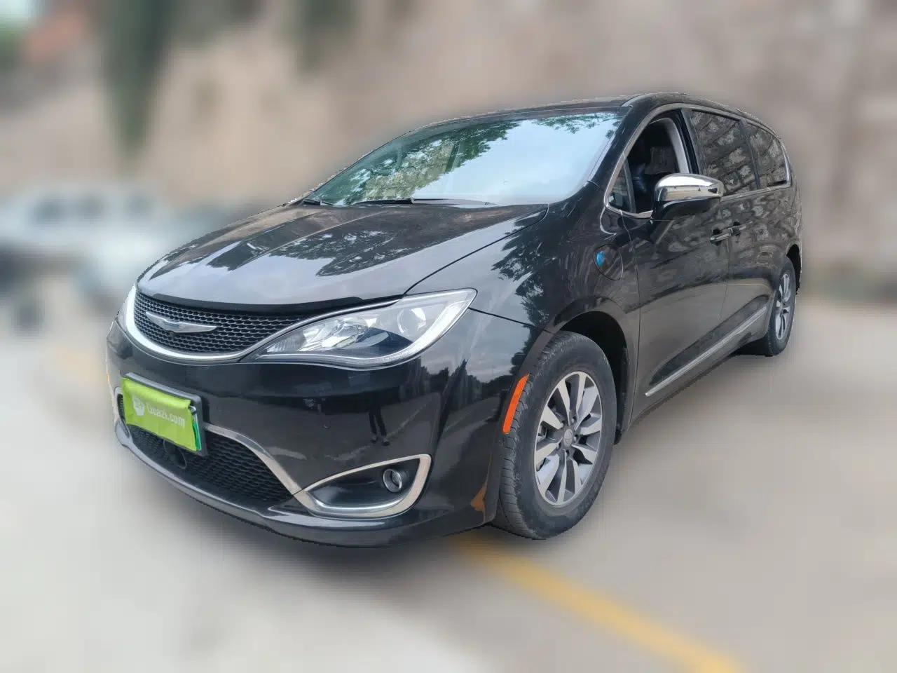 Chrysler Grand Voyager PHEV 2019 3.6L Plug-in Hybrid — миниатюра 1