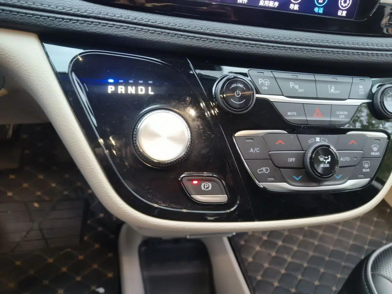 Chrysler Grand Voyager PHEV 2019 3.6L Plug-in Hybrid — миниатюра 15