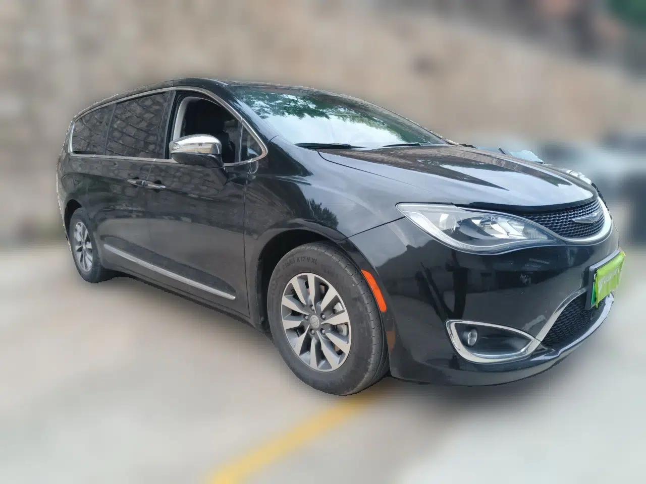 Chrysler Grand Voyager PHEV 2019 3.6L Plug-in Hybrid — миниатюра 3