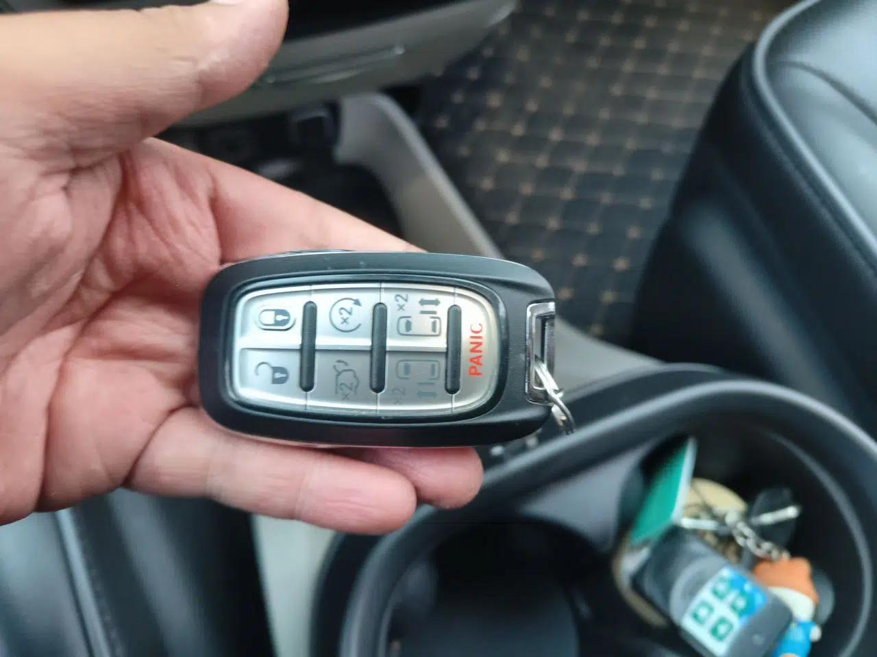 Chrysler Grand Voyager PHEV 2019 3.6L Plug-in Hybrid — миниатюра 9