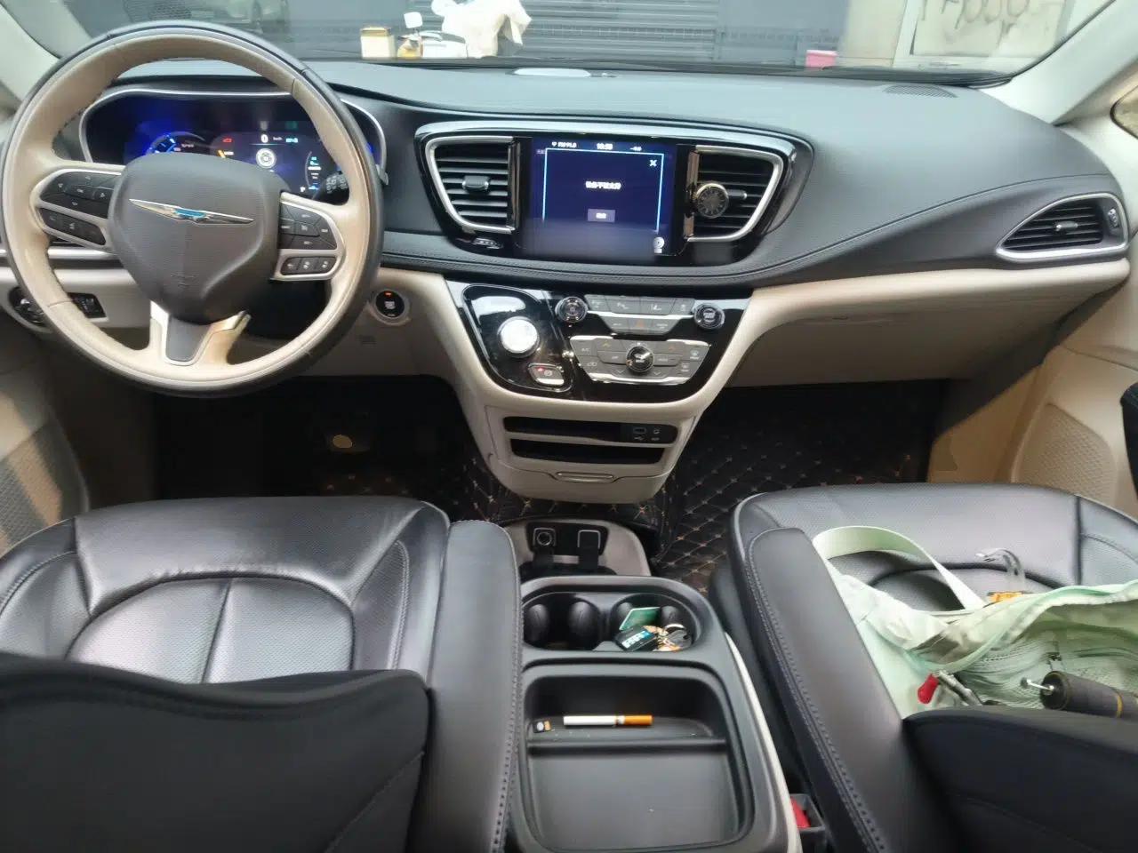 Chrysler Grand Voyager PHEV 2019 3.6L Plug-in Hybrid — миниатюра 10