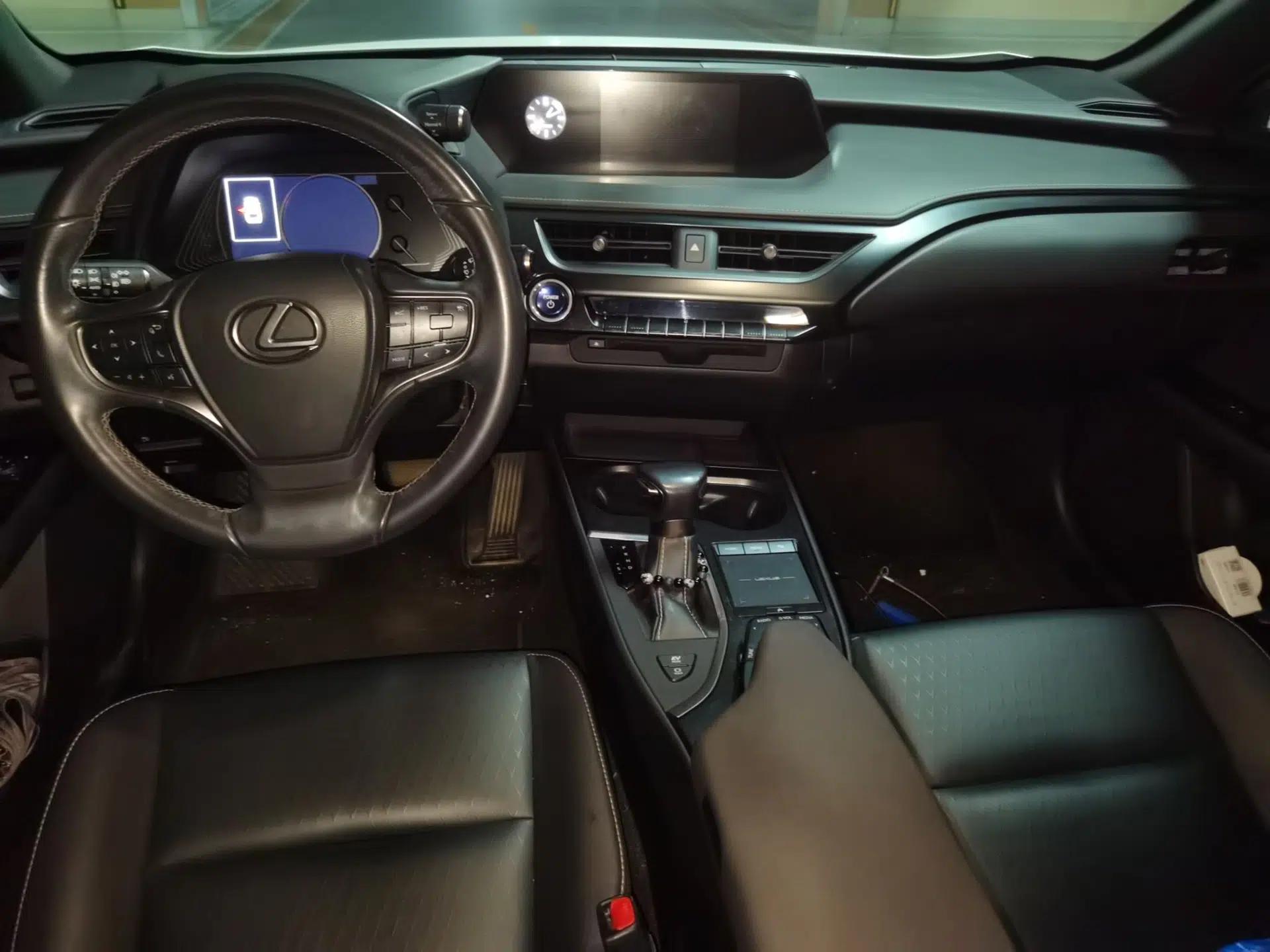 Lexus UX 2020 260h Explore & Adventure Edition — миниатюра 10