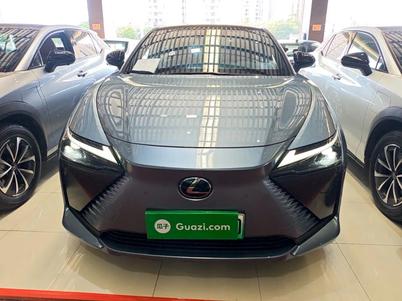 Lexus RZ 2023 450e All-Wheel Drive Luxury Edition — миниатюра 2