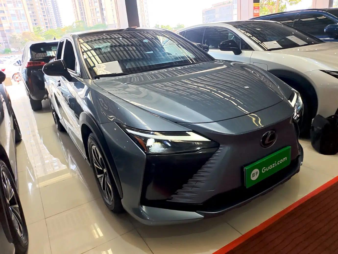 Lexus RZ 2023 450e All-Wheel Drive Luxury Edition — миниатюра 3