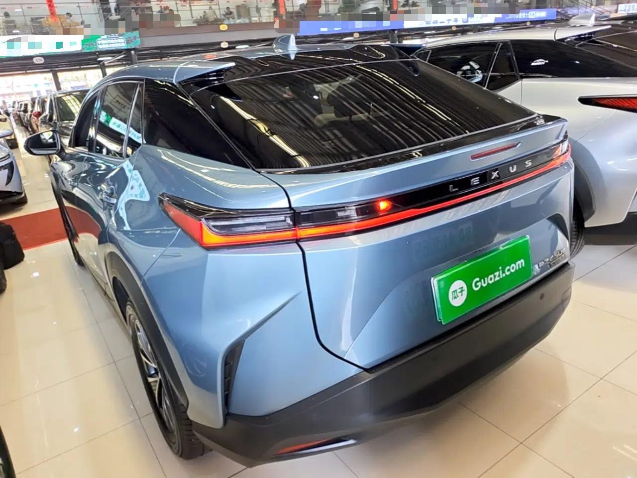 Lexus RZ 2023 450e All-Wheel Drive Luxury Edition — миниатюра 4