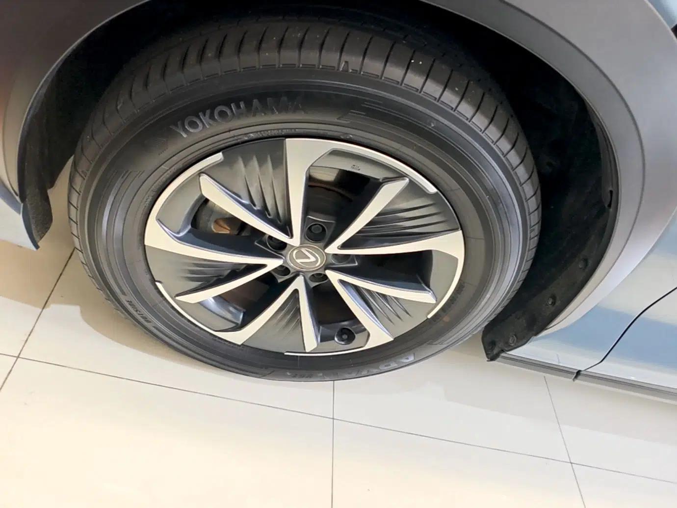 Lexus RZ 2023 450e All-Wheel Drive Luxury Edition — миниатюра 8