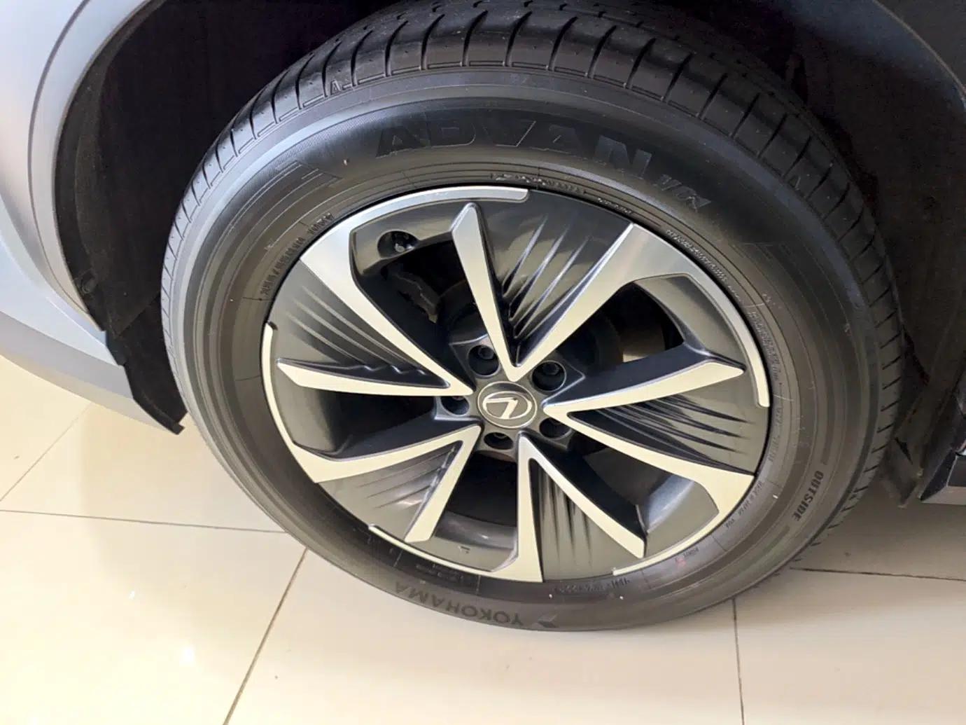 Lexus RZ 2023 450e All-Wheel Drive Luxury Edition — миниатюра 10