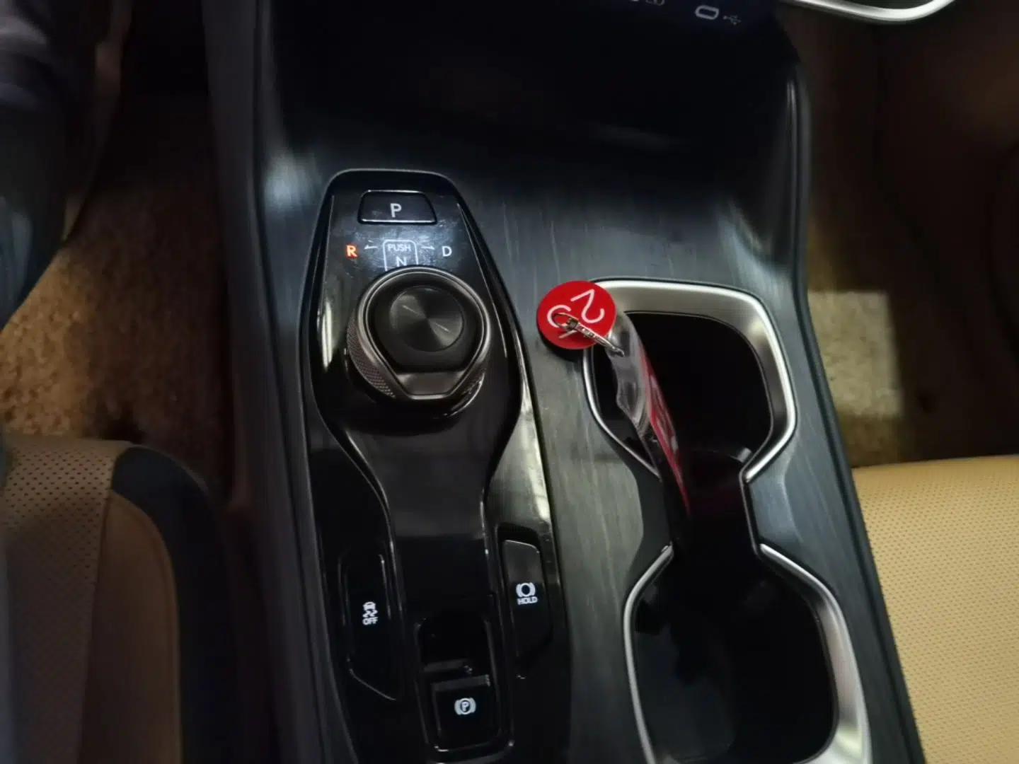Lexus RZ 2023 450e All-Wheel Drive Luxury Edition — миниатюра 17