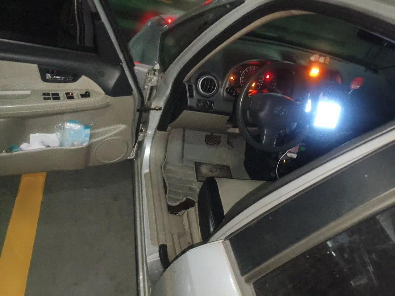 Suzuki SX4 2010 Sedan 1.6L Automatic Value Model — миниатюра 17
