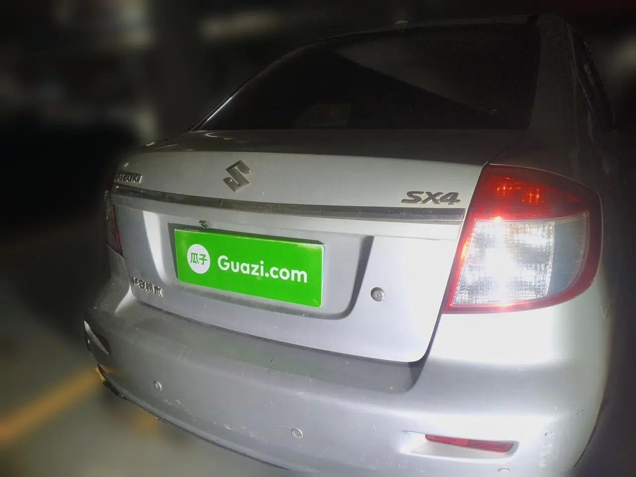 Suzuki SX4 2010 Sedan 1.6L Automatic Value Model — миниатюра 5